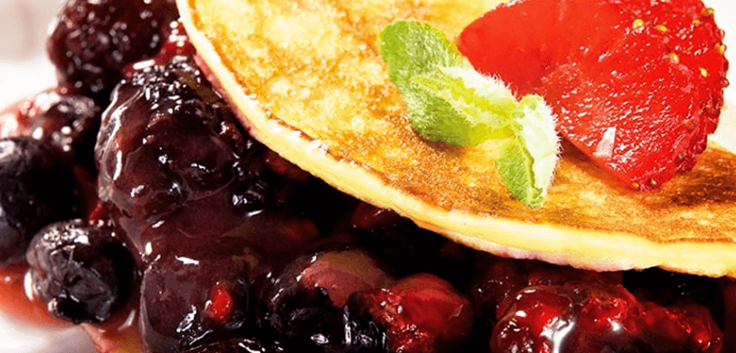 Creppes de queso con frutos rojos